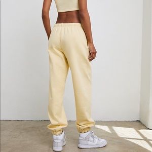 NWT ARITZIA Tna
EXTRA FLEECE MEGA SWEATPANT BUTTER YELLOW